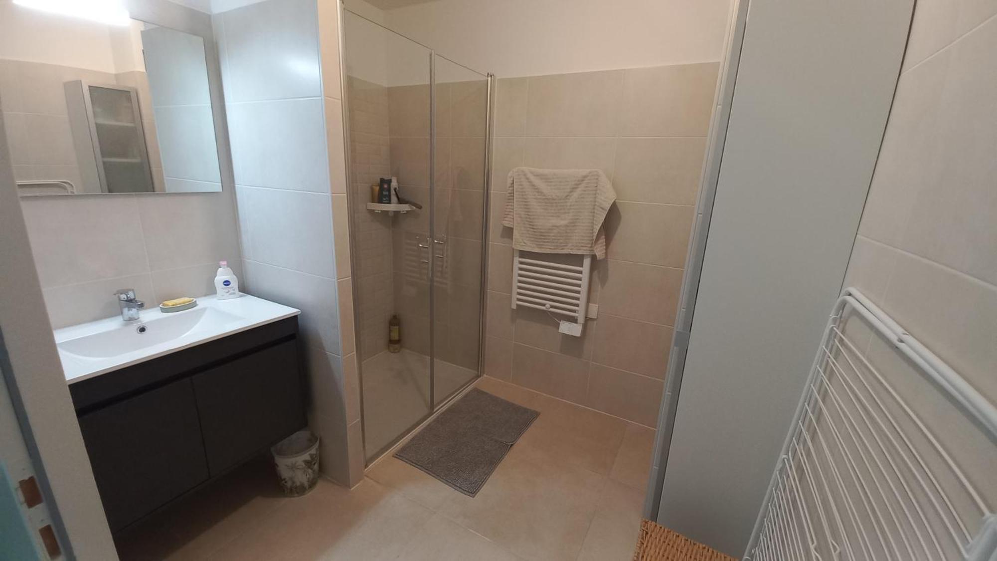 Voiles Blanches Grand T3 Appartement *